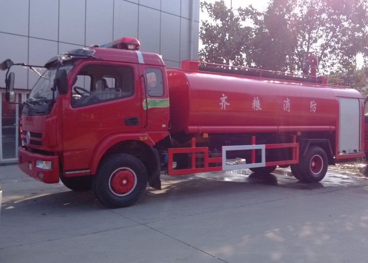 8噸社區消防車(chē)(大多利卡消防灑水車(chē))