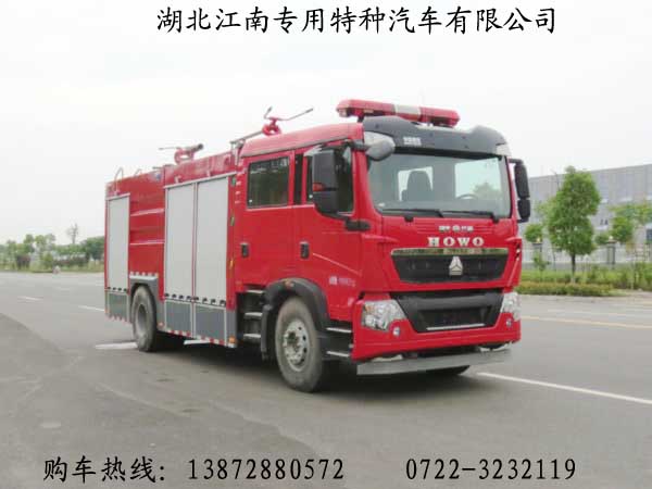 豪沃干粉水聯(lián)用消防車(chē)